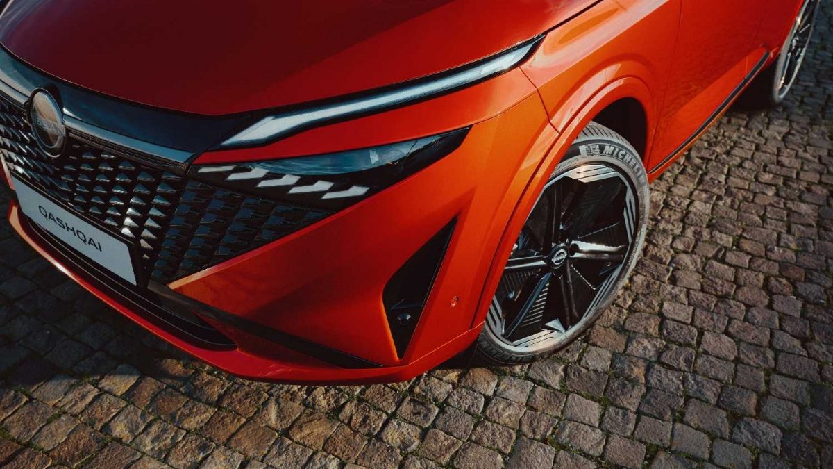 Nahaufnahme der Vorderseite des Nissan Qashqai e-POWER