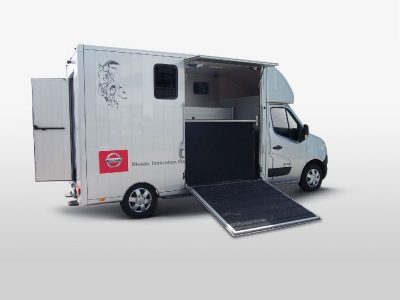 NV400 Pferdetransporter