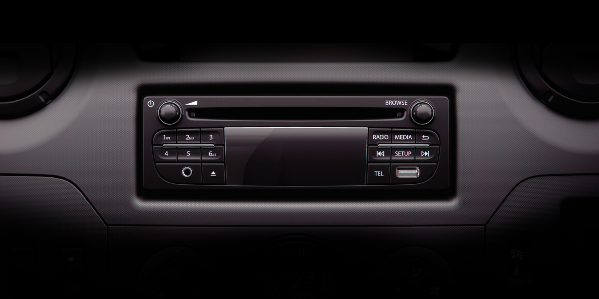 NISSAN NV400 – Radio, CD und Klimaanlage