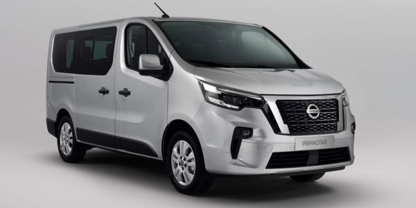 Primastar Combi, voiture type Combi 9 places sur la route