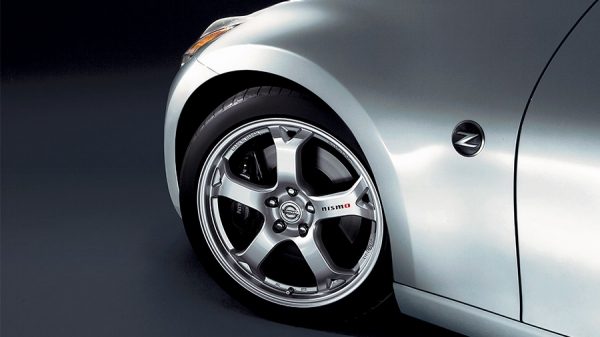 Nissan 370Z - Jantes aluminium 19" (jeu avant)