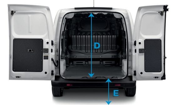 Vue arrière du Nouveau Nissan e-NV200 avec portes arrière ouvertes et traits illustrant les dimensions