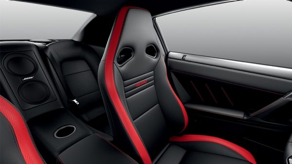 Nissan GT-R aggressively bolstered Recaro seat