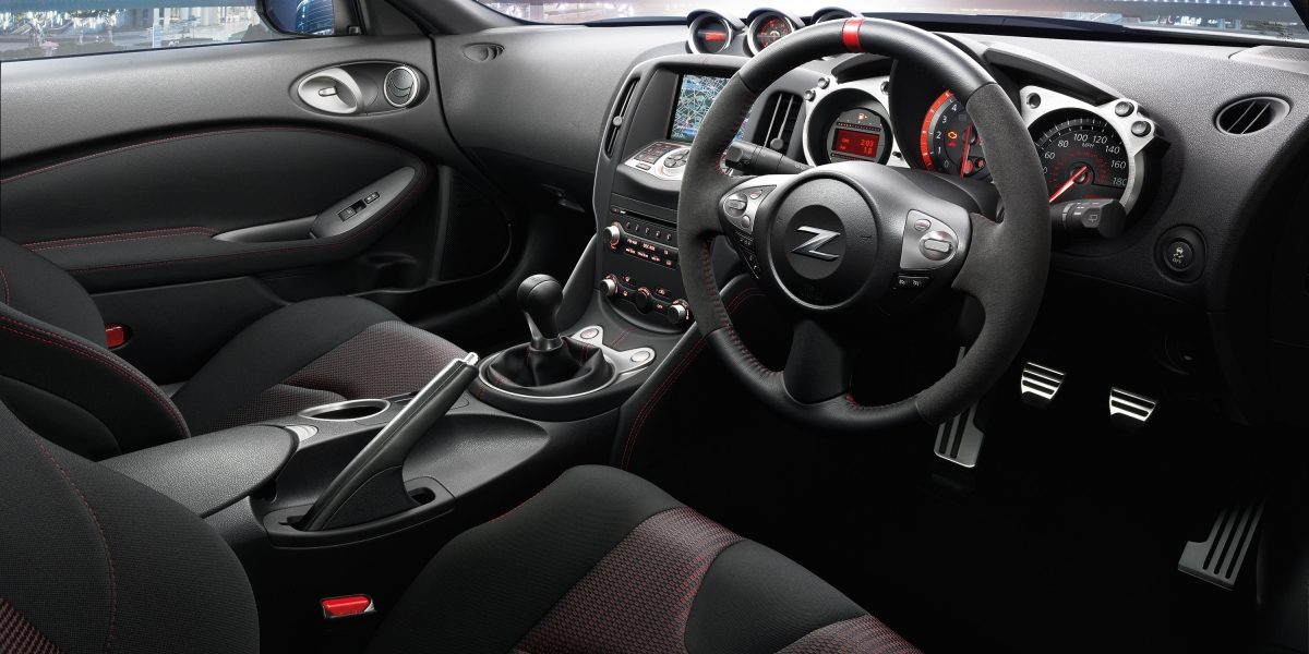 Nissan 370Z | Coupe | Sports car interior