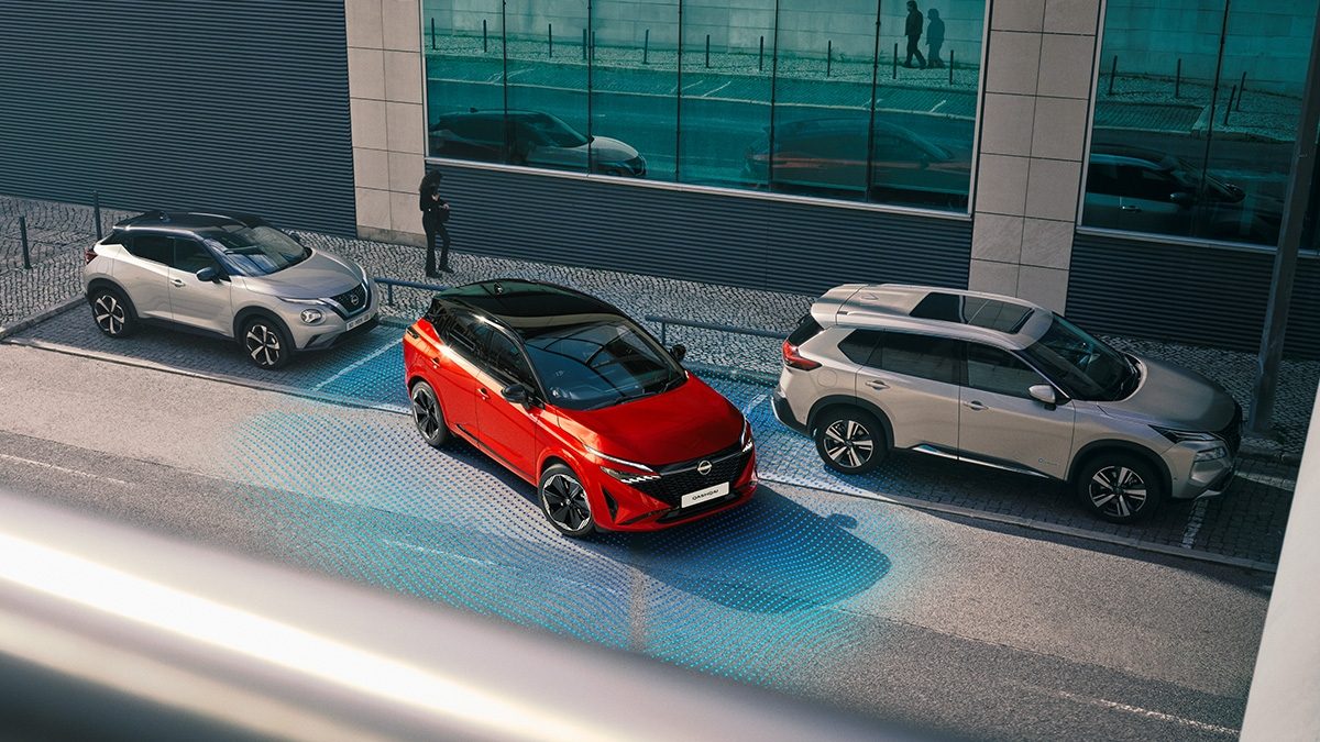 Nissan Qashqai e-Power top view parking shot in city - Hybrid SUV