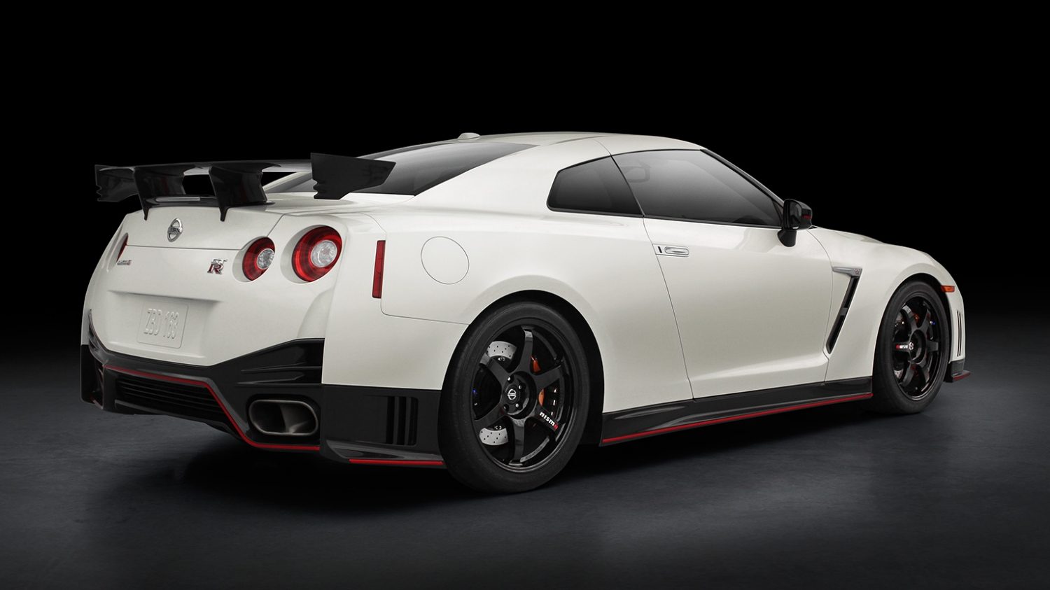 Volante do 370Z Nismo e Bancos Recaro do GT-R Nismo