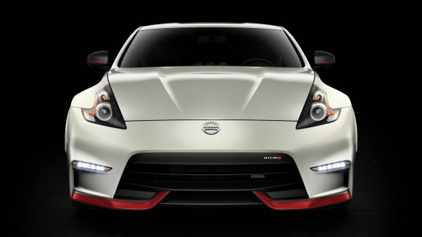 الواجهة الأمامية القوية لنيسان 370Z نيسمو