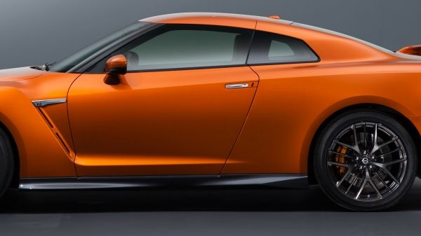NISSAN GT-R екстериор