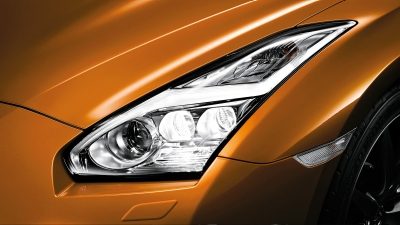 פנסי ה-LED הקדמיים של Nissan GT-R