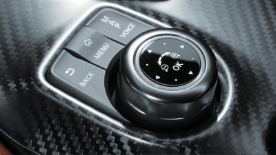 ניסאן GT-R בקר השליטה בקונסולה המרכזית