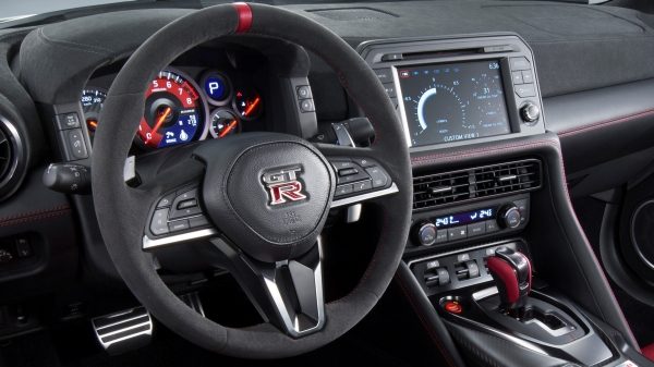 NISSAN GT-R – Nismo волан