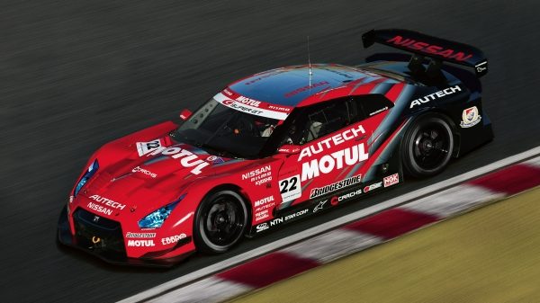 Nissan GT-R Nismo podczas wyścigu.