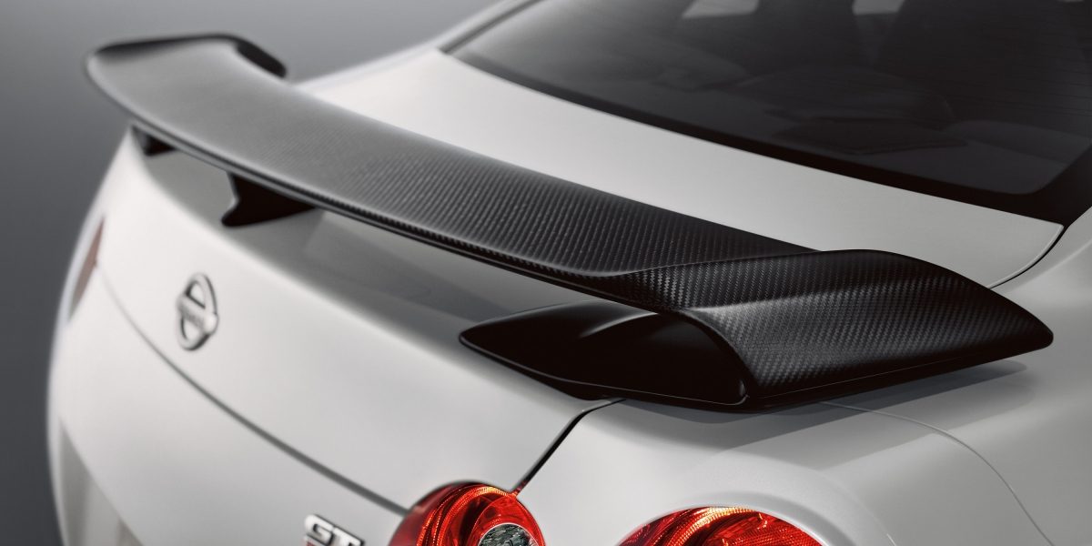 NISSAN GT-R – изглед отстрани с илюстрация на въздушния поток