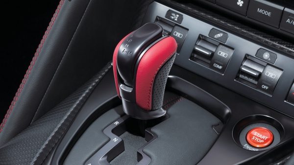 NISSAN GT-R – Nismo скоростен лост