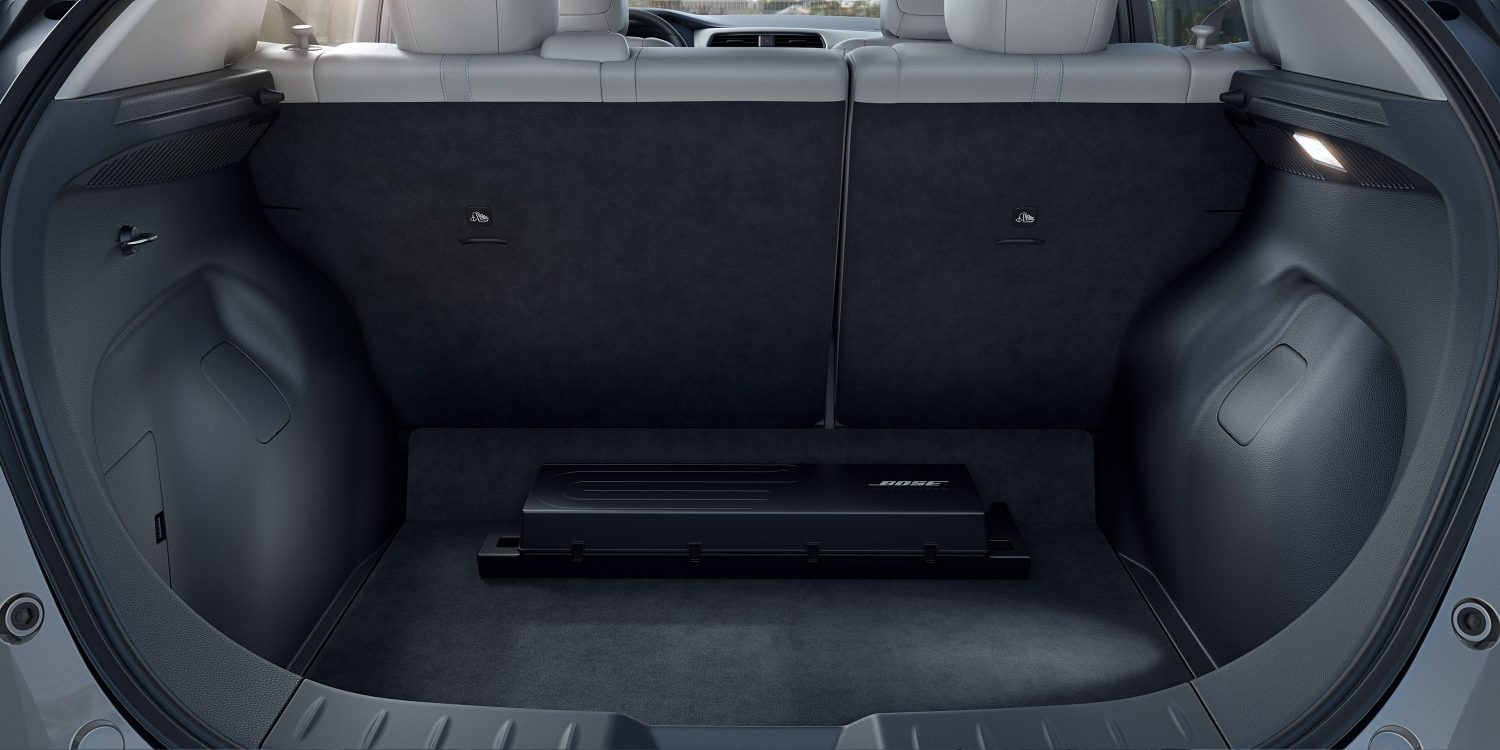 Nissan LEAF rear cargo cover