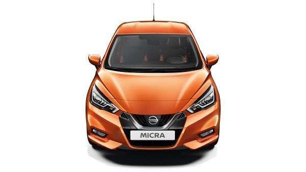 Vue de face complète et de dessus de la Nissan MICRA