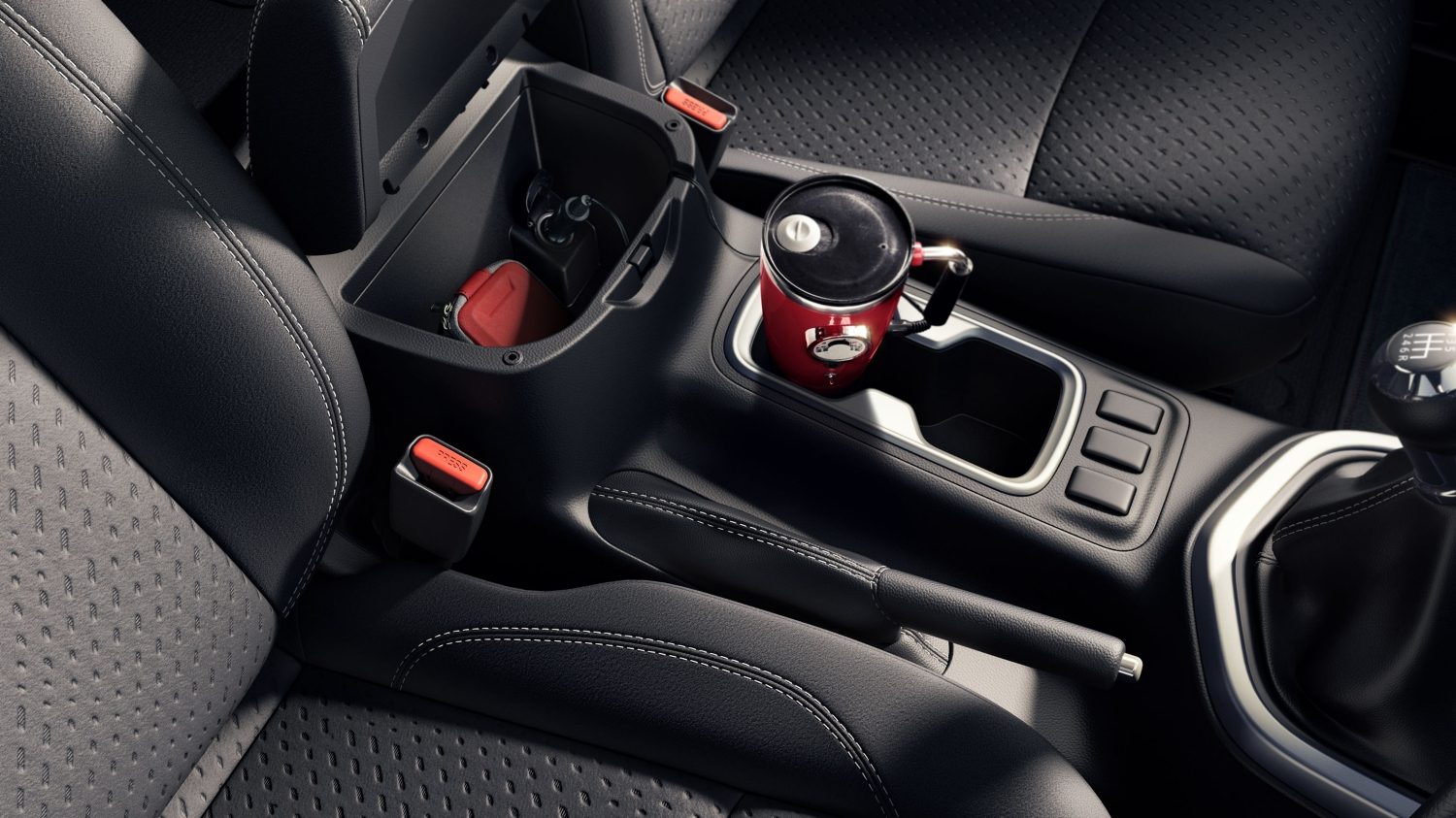 Nissan Navara centre console with mug in cupholder