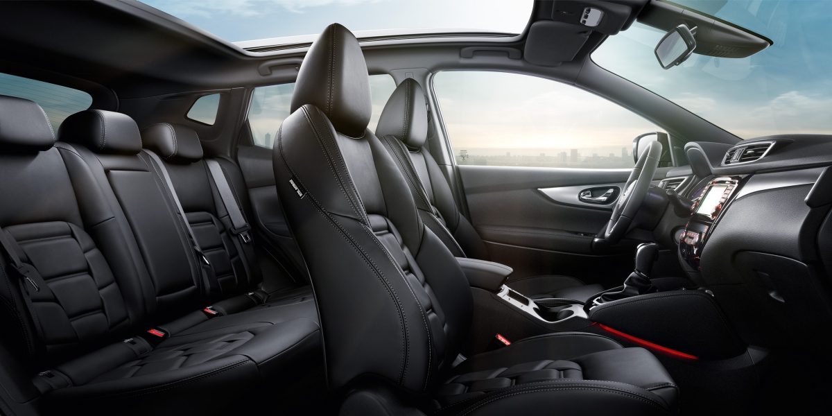 Qashqai Large interior - Black Part Leather Part Cloth Trim Monoform style seats