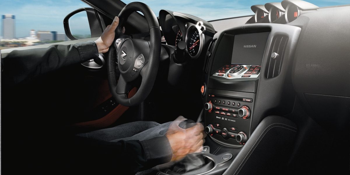 Nissan 370Z Coupe – מבט 3/4 על הקונסולה המרכזית
