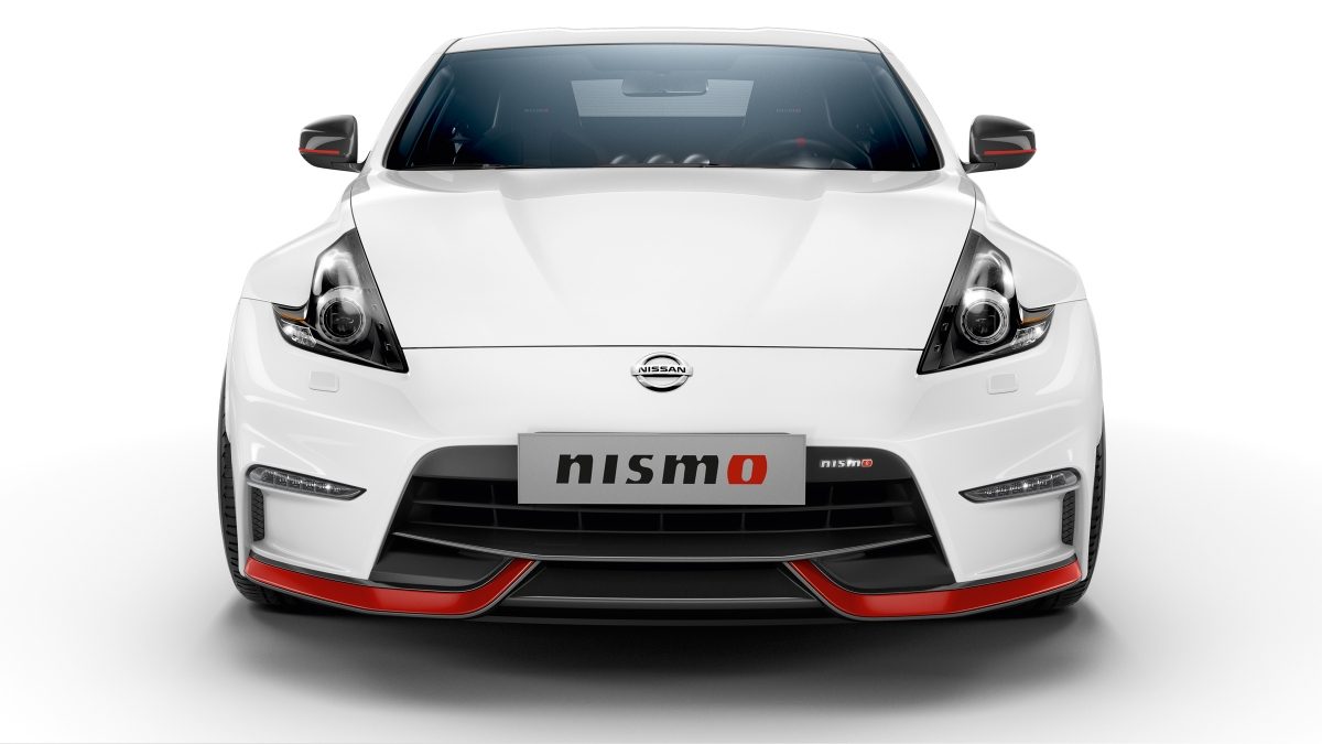 Nissan 370Z Coupe לבן פנינה מטאלי – מבט מלפנים