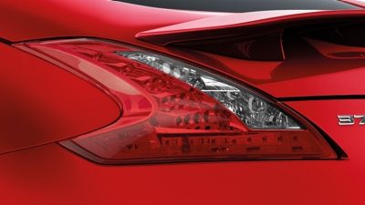 Nissan 370Z Coupe - מבט מקרוב על פנס אחורי