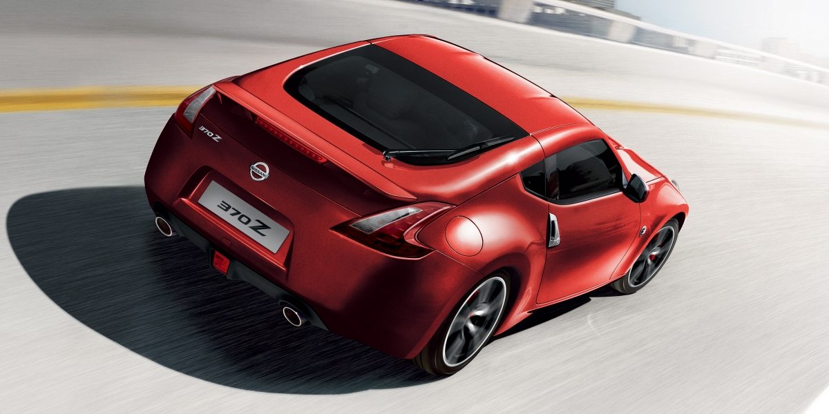 Nissan 370Z Coupe מבט 7/8 על הצד האחורי מלמעלה