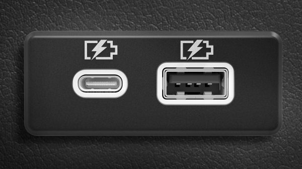 ניסאן מקסימה - חיבורי USB