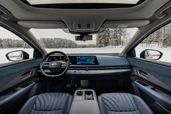 Nissan ARIYA elbil SUV 4x4 firehjulstrekk førerhus og interiør