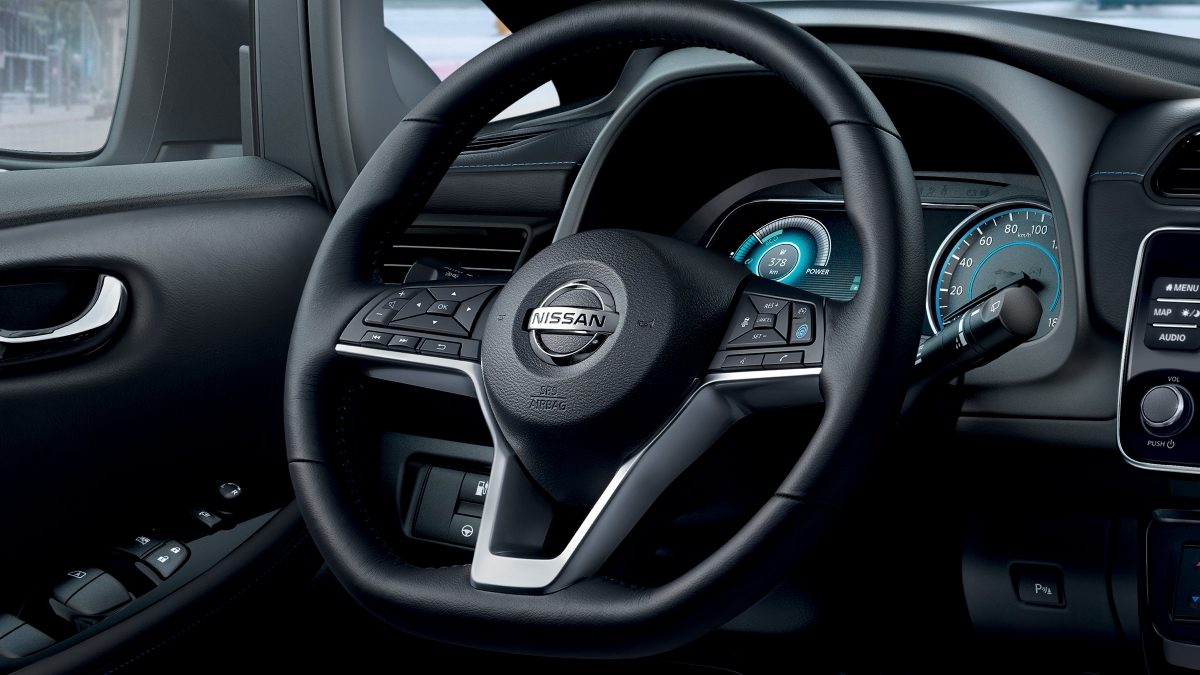 NISSAN LEAF – D-förmiges Lenkrad