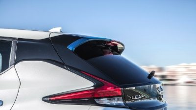 NISSAN LEAF Heckspoilerabdeckung und Haifisch-Antenne