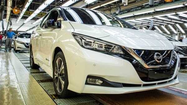 Novo Nissan LEAF em produção numa fábrica