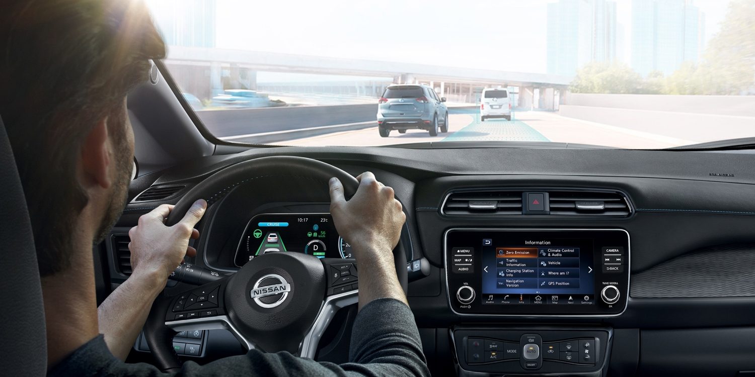 Skats uz Nissan LEAF konsoli salona priekšpusē