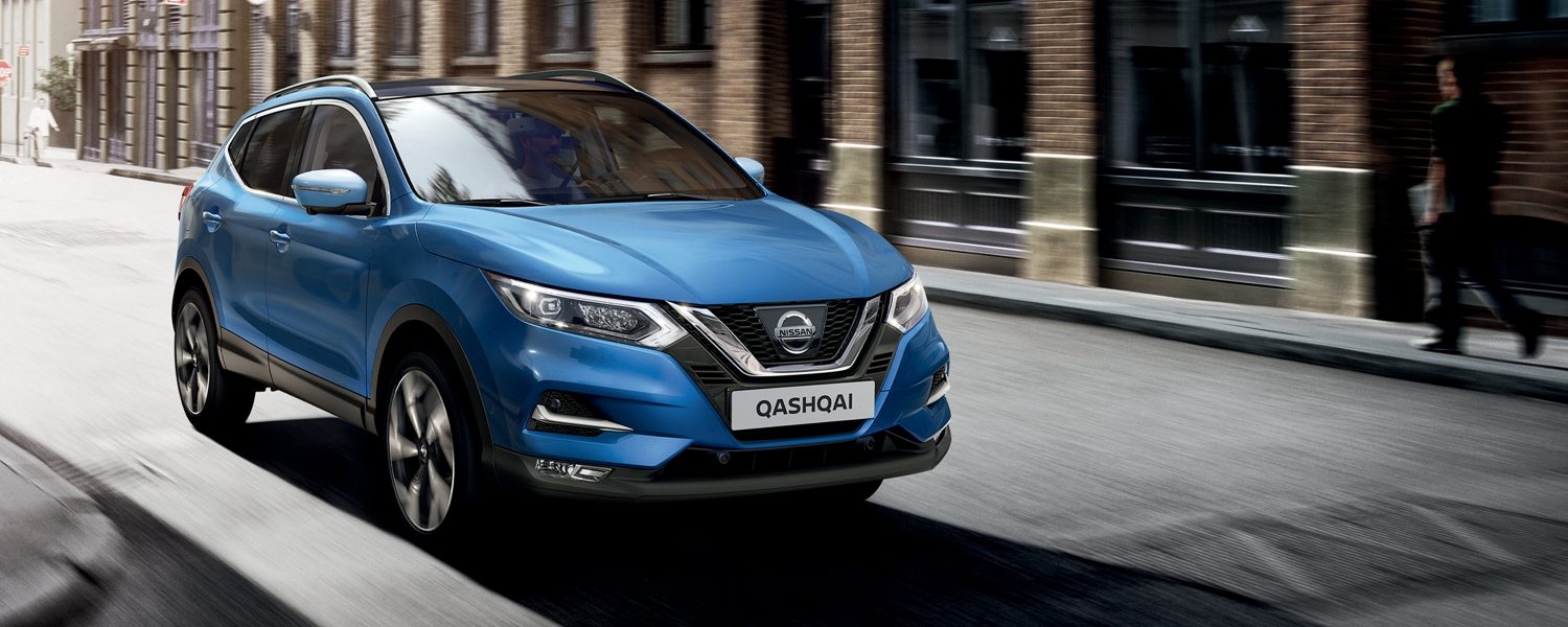 Nissan Qashqai front city-driving