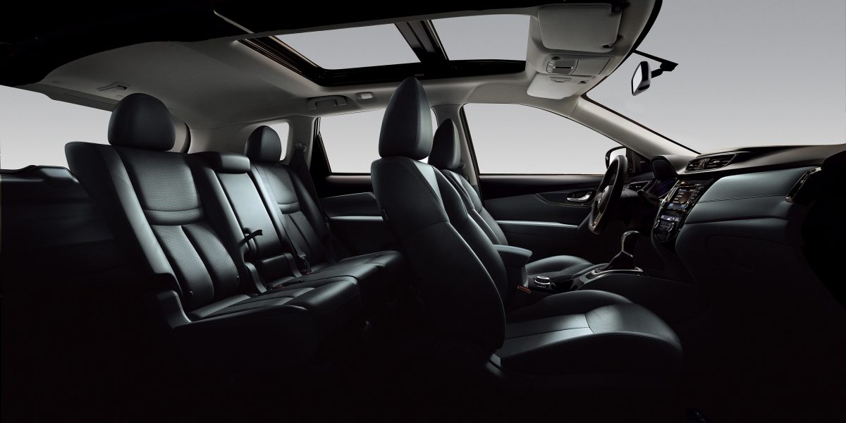 A Nissan X-Trail belterének nagyméretű oldalnézete – Trikókötésszerű velúr