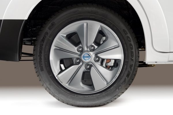 Nissan e-NV200 - JANTES ALLIAGE D'ORIGINE 15"
