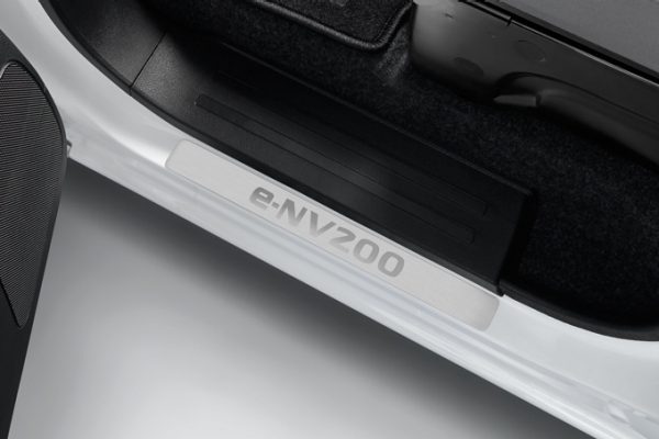 Nissan e-NV200 Evalia - Interiör - Instegslister - fram