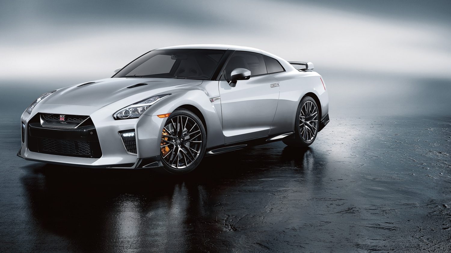 Nouvelle GT-R sur route enneigée