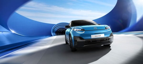 Pilnīgi jaunā Nissan MICRA, braucot pa ceļu.