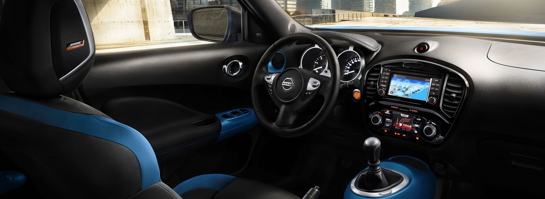 Nissan JUKE 2018: интерьер с элементами персонализации синего цвета