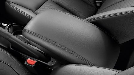 Nissan JUKE 2018: шкіряний підлокітник