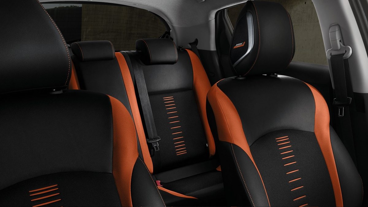 Nissan JUKE 2018: оранжевая (ENERGY ORANGE) отделка салона