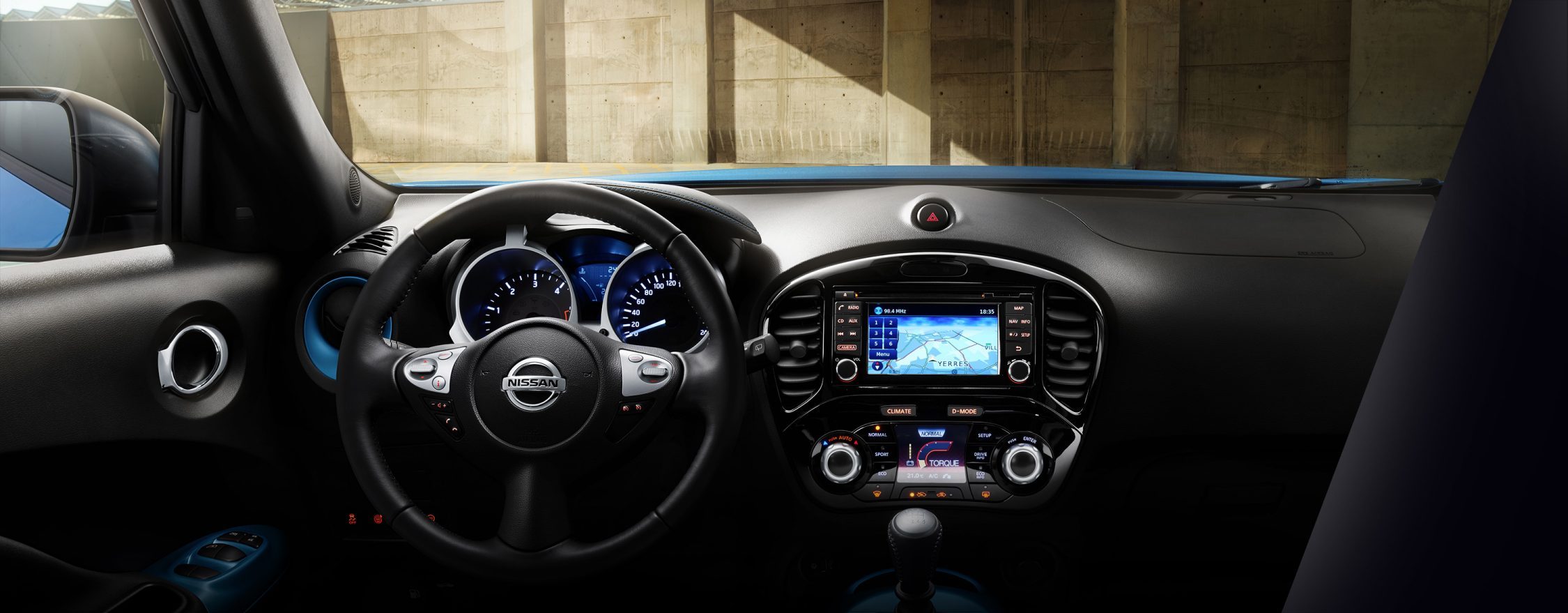 Приборная панель нового Nissan JUKE, салон спереди