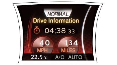 Nissan JUKE 2018: дисплей, на котором отображаются сведения об автомобиле
