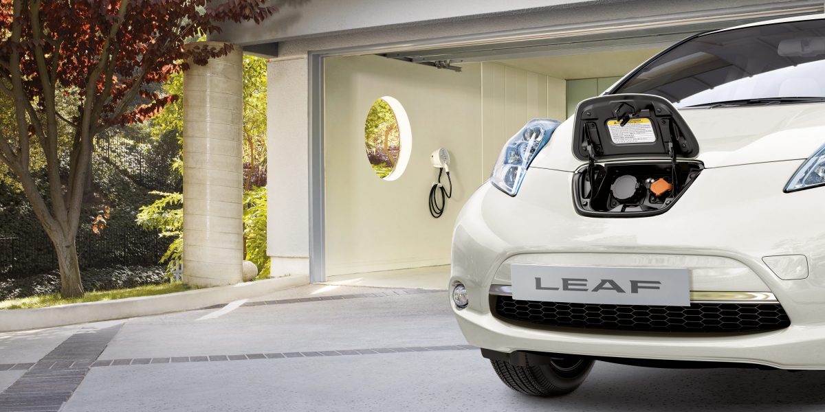 NISSAN LEAF – Fahrzeug mit offener Ladeklappe