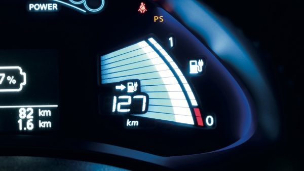 NISSAN LEAF – Fahrzeug mit offener Ladeklappe