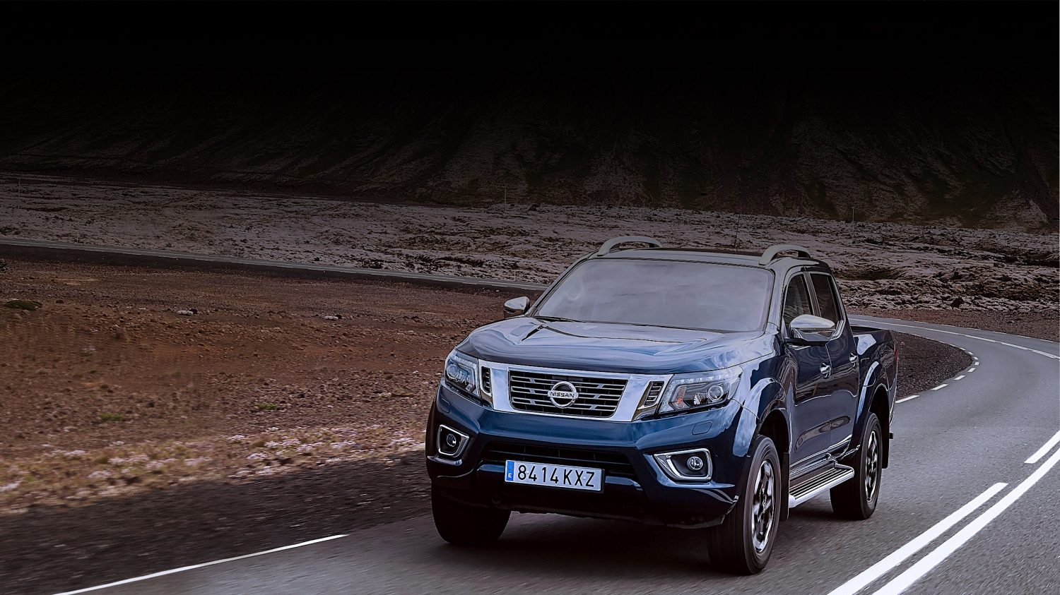 Photographie d’un Nissan NAVARA dans l’eau en Islande