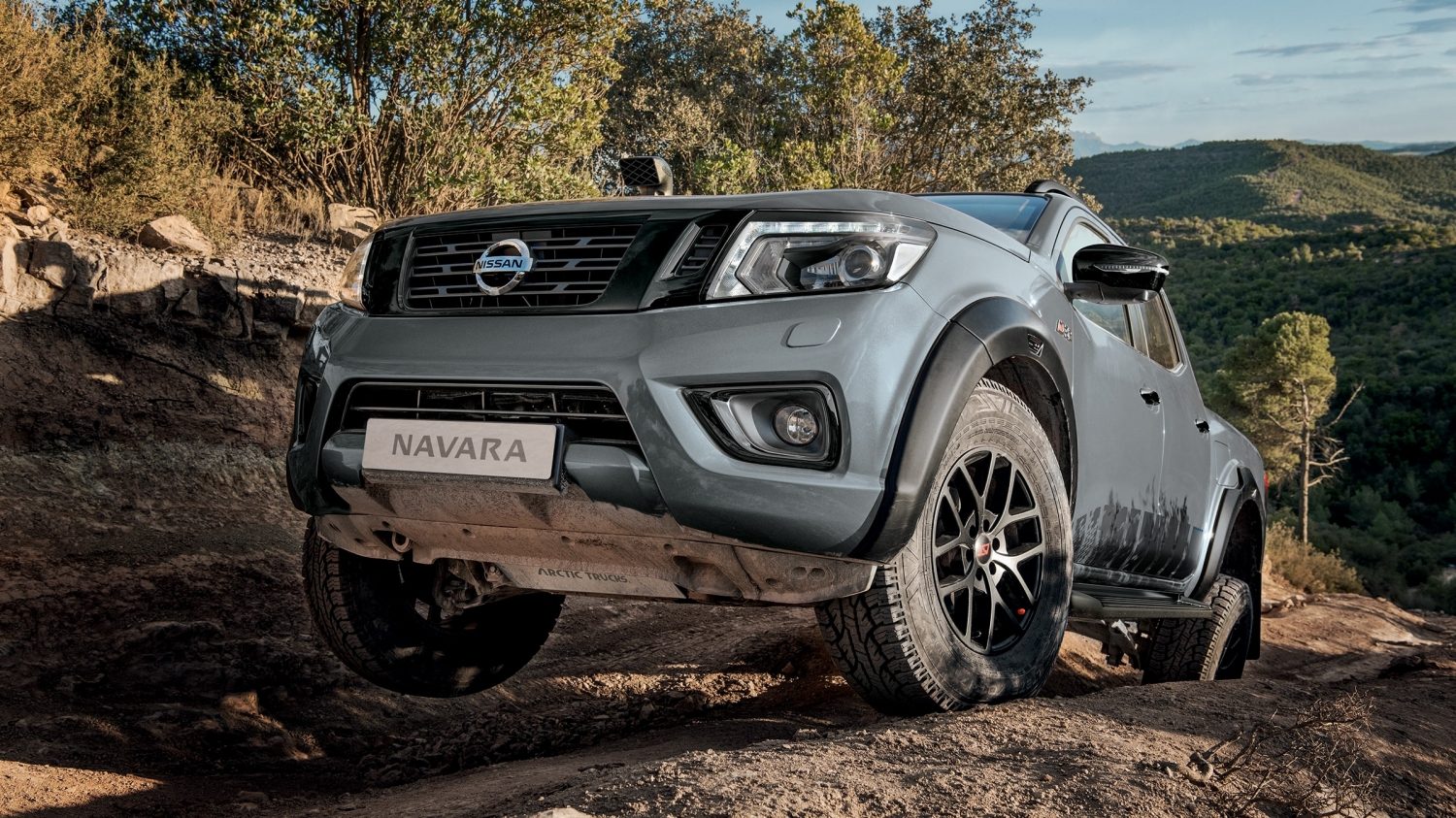 Nya Nissan NAVARA off-roader at32 pick-up förhandsgranska bild äventyr