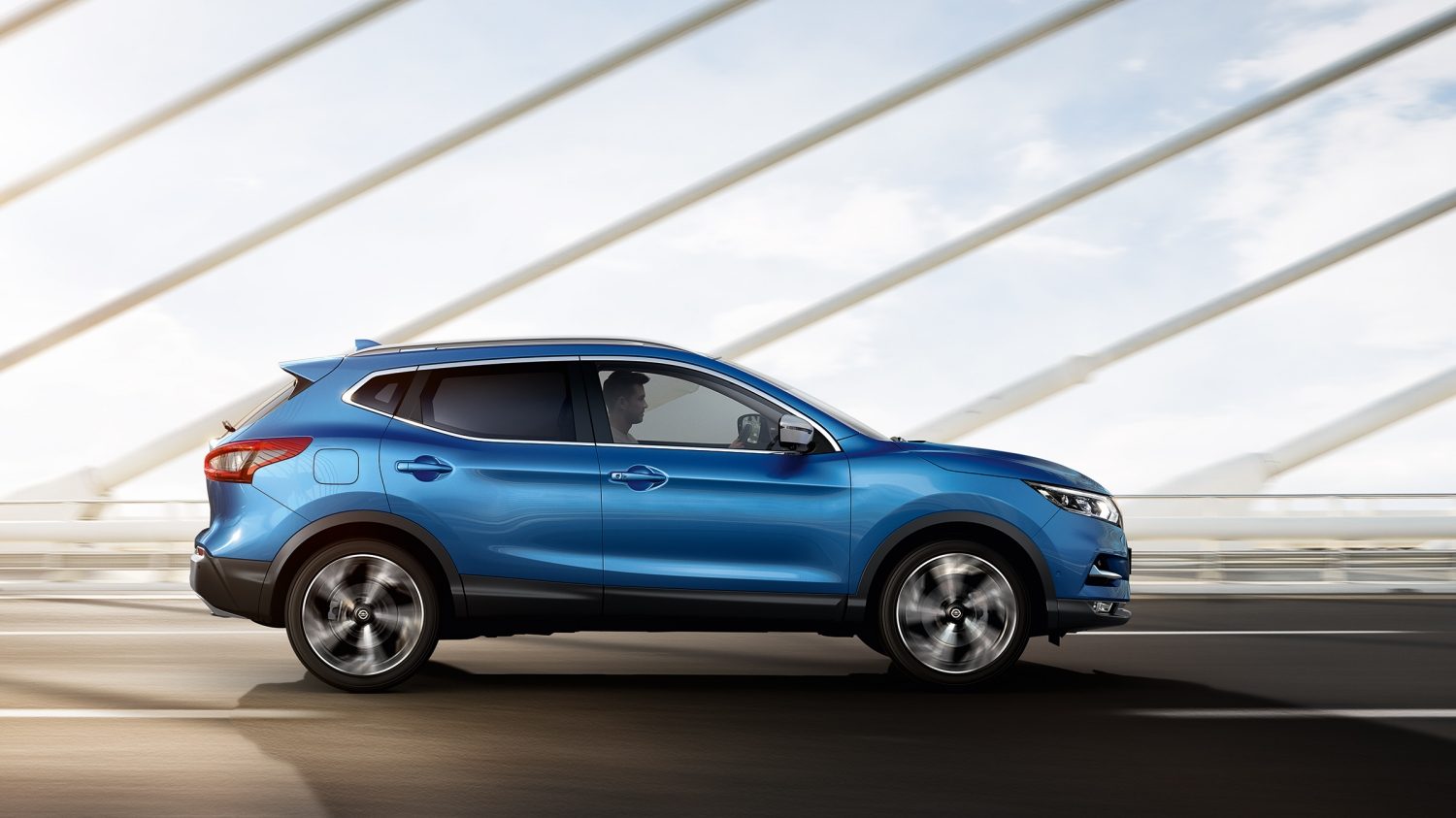 Vue de profil du crossover Nissan QASHQAI