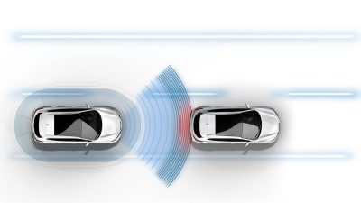 Illustration du système de freinage d’urgence intelligent du crossover Nissan QASHQAI