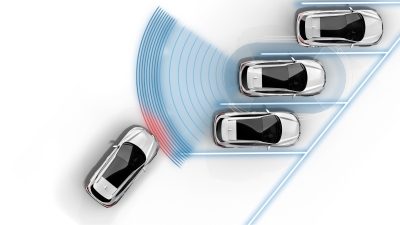 Illustration de l’alerte de détection d’obstacle transversal du crossover Nissan QASHQAI